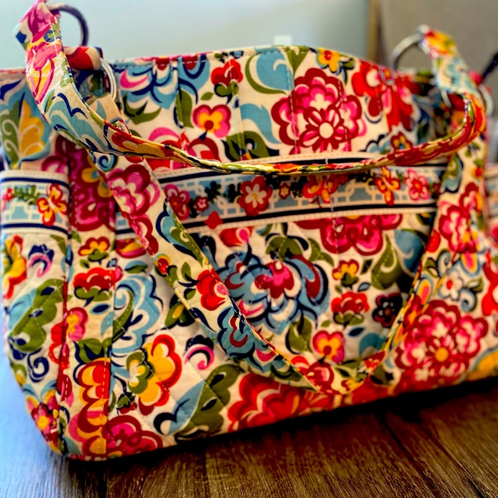 Like new floral Vera Bradley bag